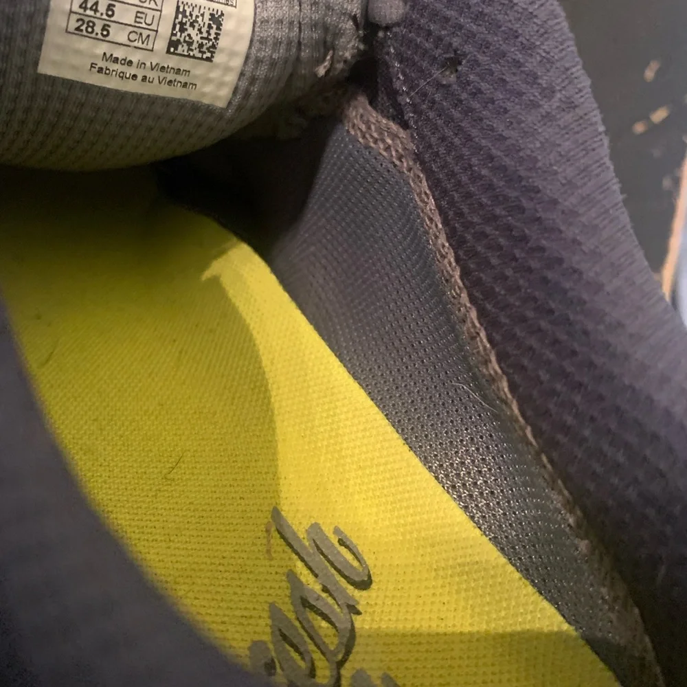 NEW BALANCE RUNNING SHOES - Picture 2 of 4